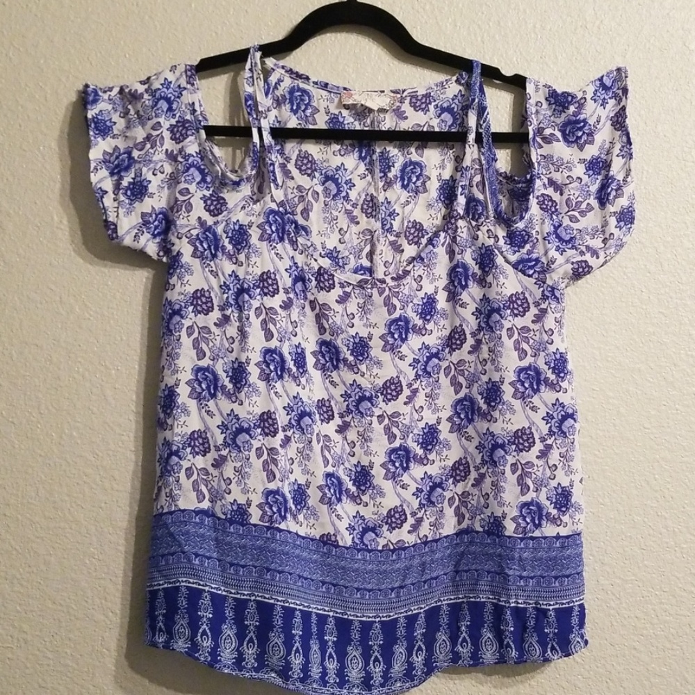 🥰3 for $20🥰sexy top that hangs off the shoulder